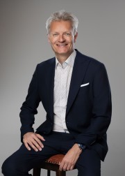 juerg-wetter-1_aufloesung-kleiner-180x252